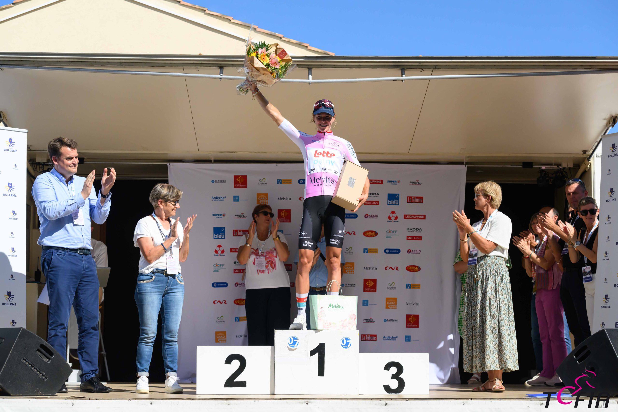 Thalita De Jong segue a camisola rosa do Tour Feminin l'Ardeche
