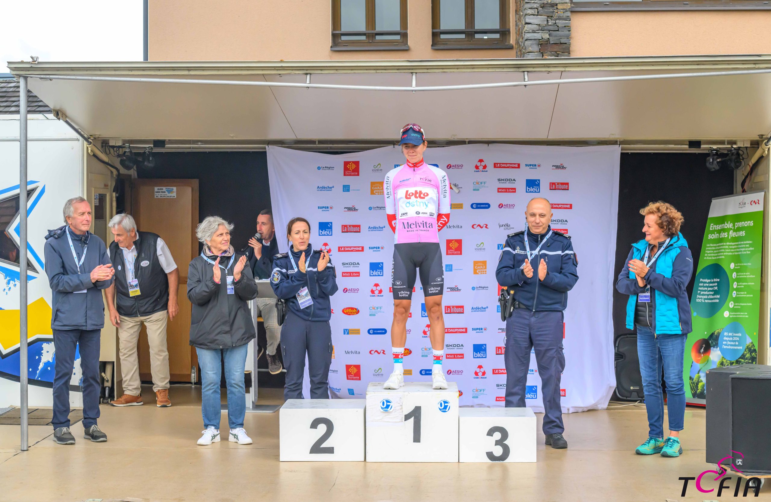 Thalita De Jong segue a camisola rosa do Tour Feminin l'Ardeche