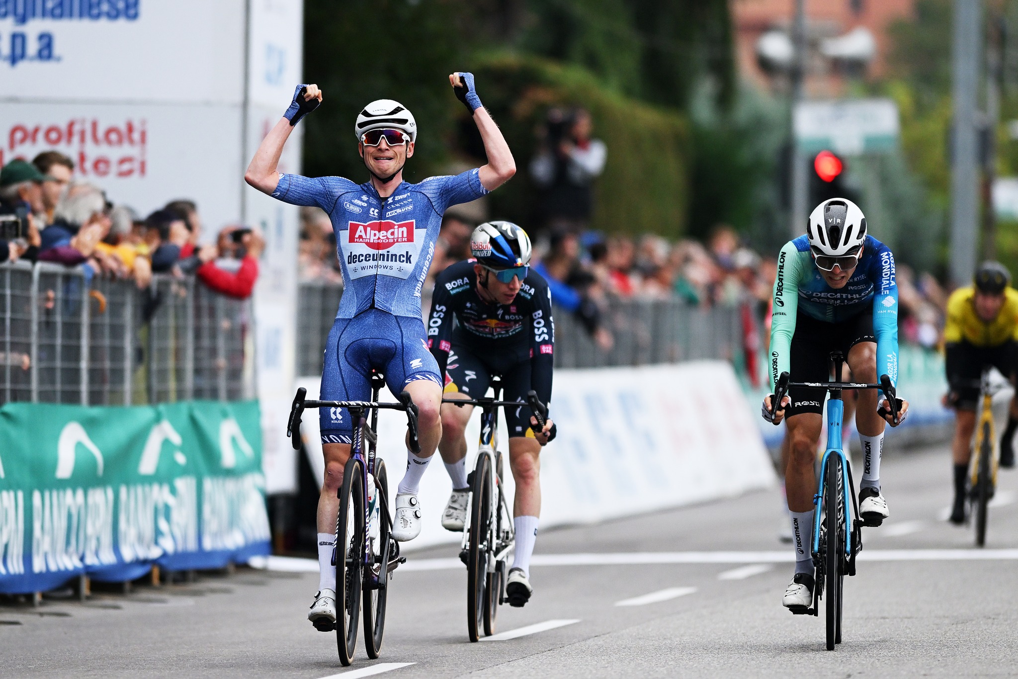 Stan Van Tricht estreia-se a vencer como profissional na Coppa Bernocchi!