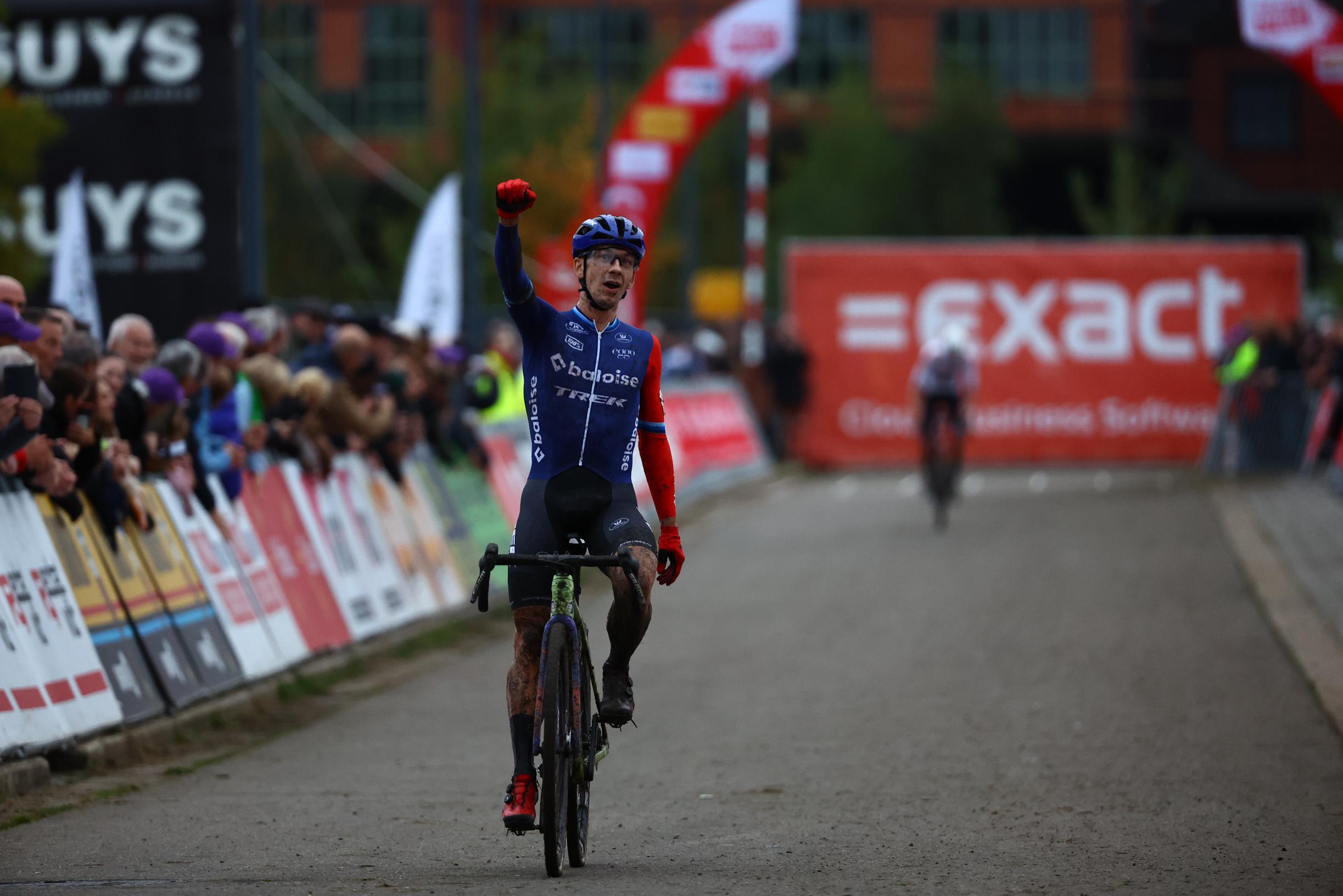 Lars Van der Haar triunfa no Exact Cross de Beringen, que contou com momento polémico!
