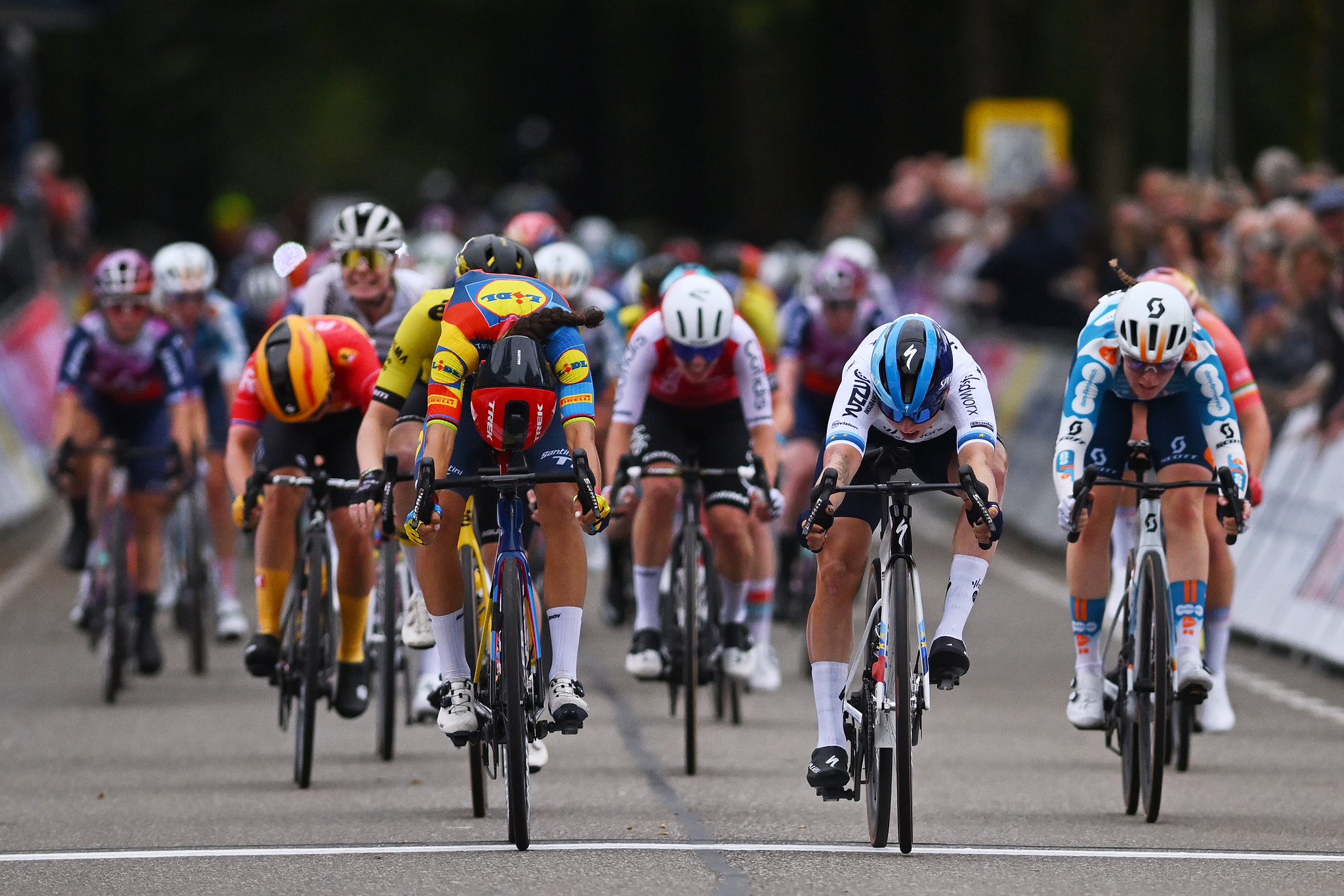 Lorena Wiebes confirma favoritismo e conquista etapa 2 do Simac Ladies Tour!