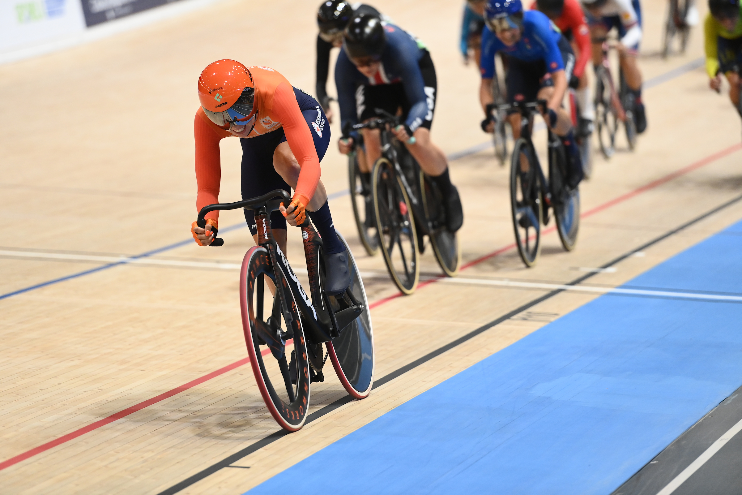 Lorena Wiebes estreia-se nos Campeonatos do Mundo de Pista com vitória no Scratch!