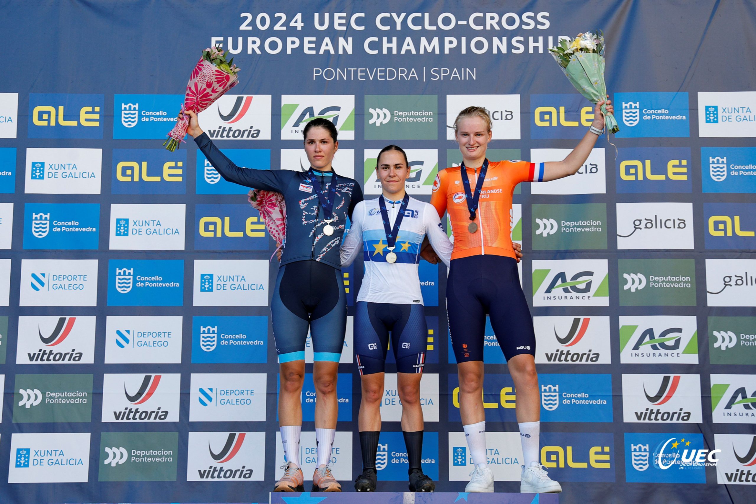 O pódio dos Campeonatos da Europa de Ciclocrosse Sub-23 com Marie Schreiber, Celia Gery e Leonie Bentveld (Foto: UEC)