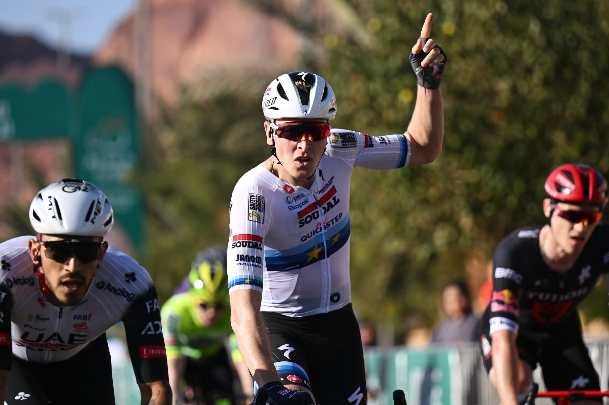 Tim Merlier vence etapa 1 e é o primeiro líder do AlUla Tour!