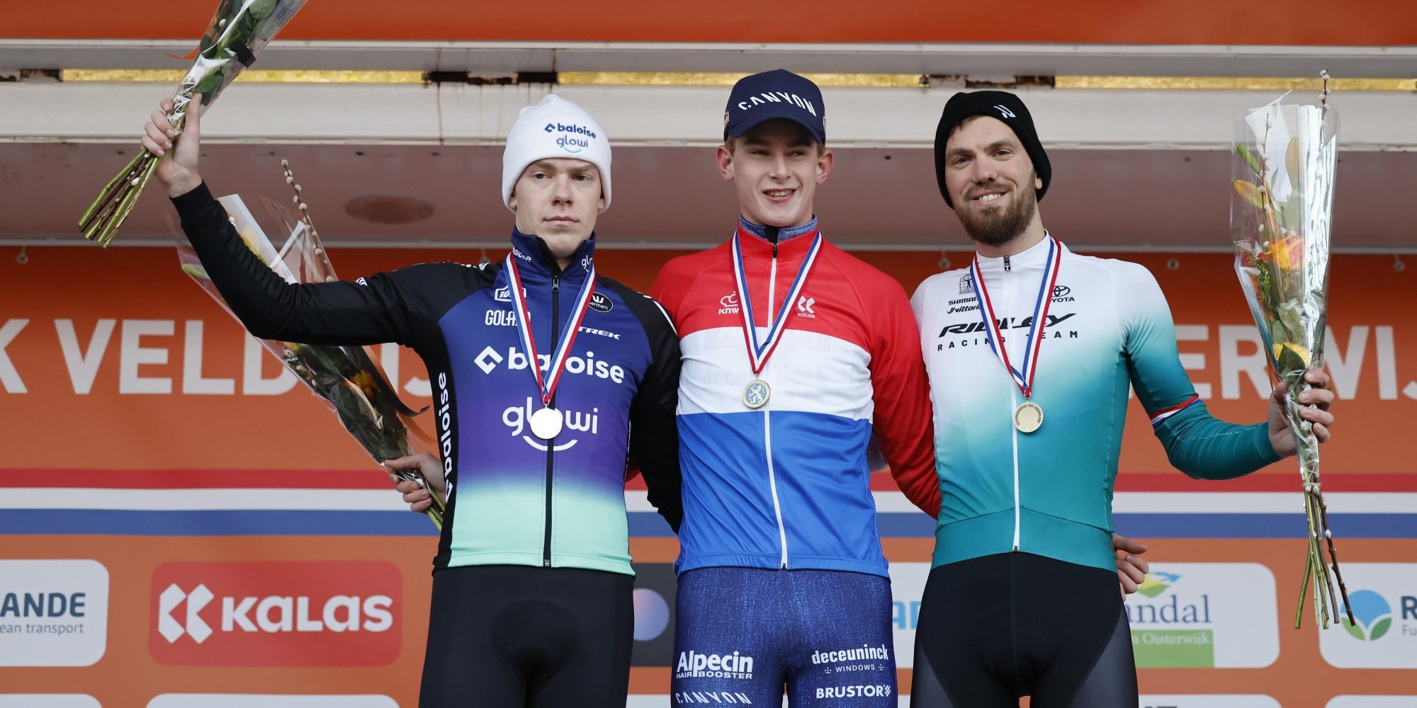 O pódio dos elites masculinos nos Campeonatos Nacionais de Ciclocrosse dos Países Baixos com Pim Ronhaar, Tibor Del Grosso e Joris Nieuwenhuis (Foto: Cor Vos)