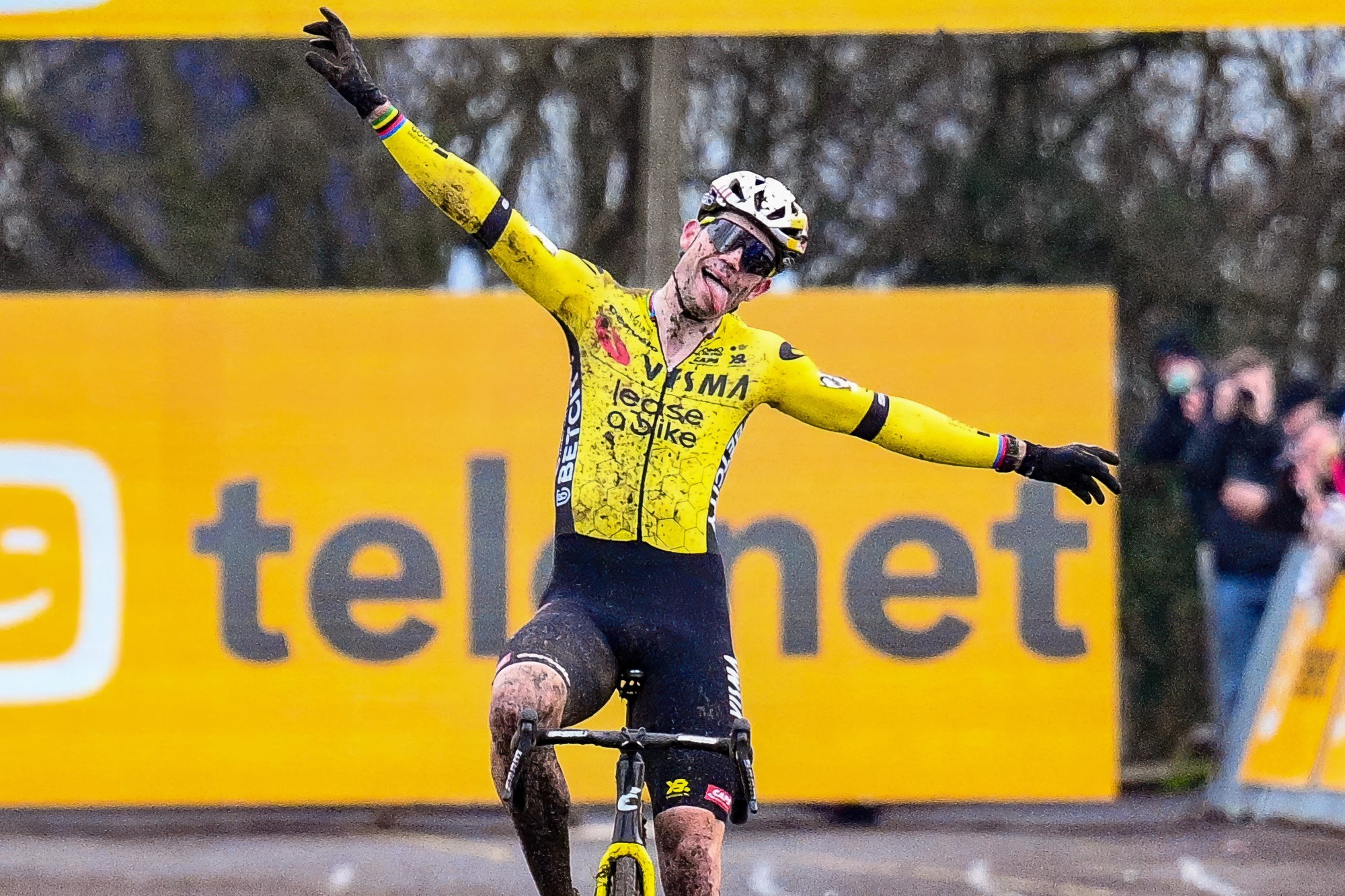 Wout Van Aert regressa aos triunfos na Telenet SuperPrestige de Gullegem!
