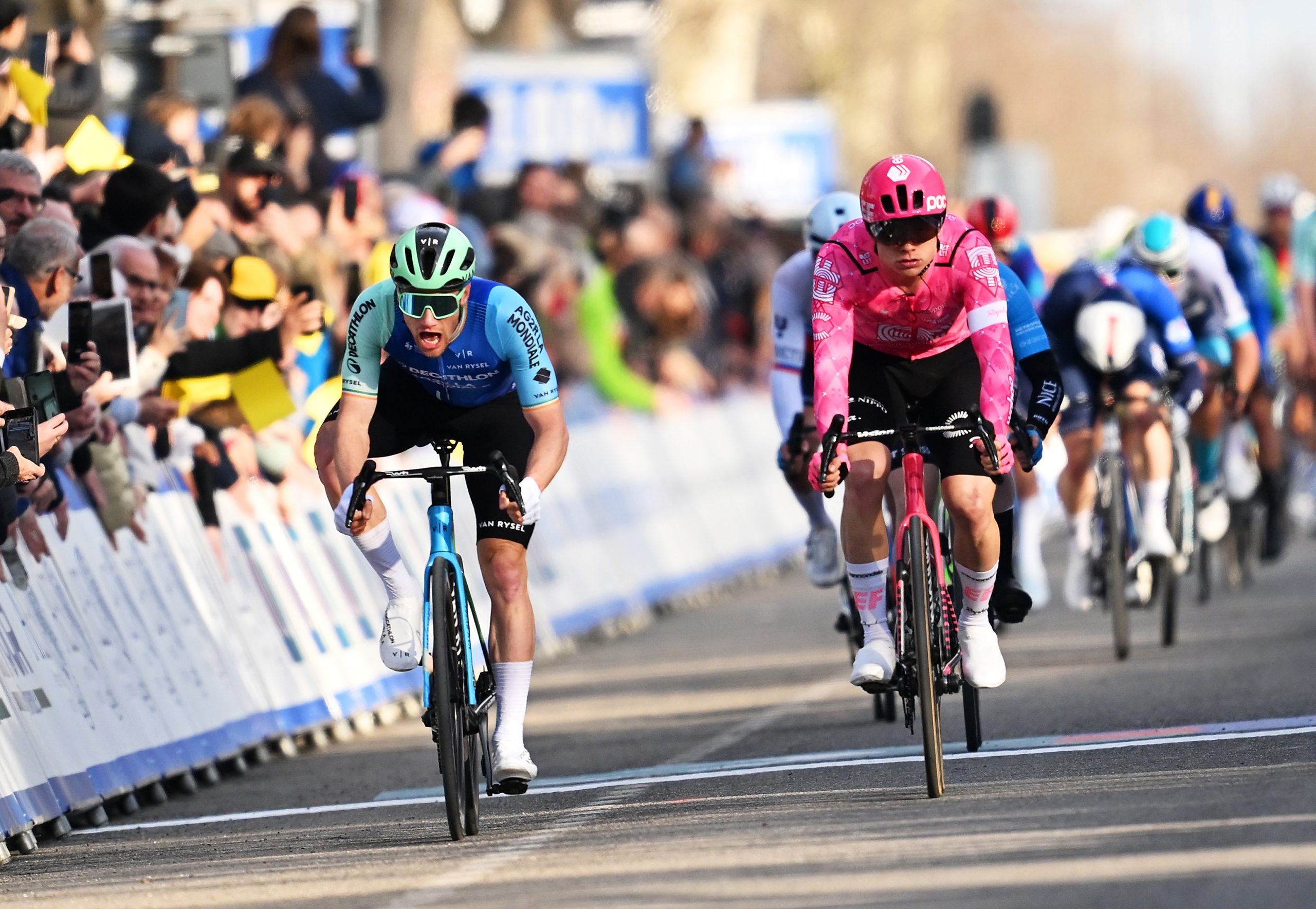 Sam Bennett faz o “bis” em Arles! Mads Pedersen conquista Tour de La Provence!