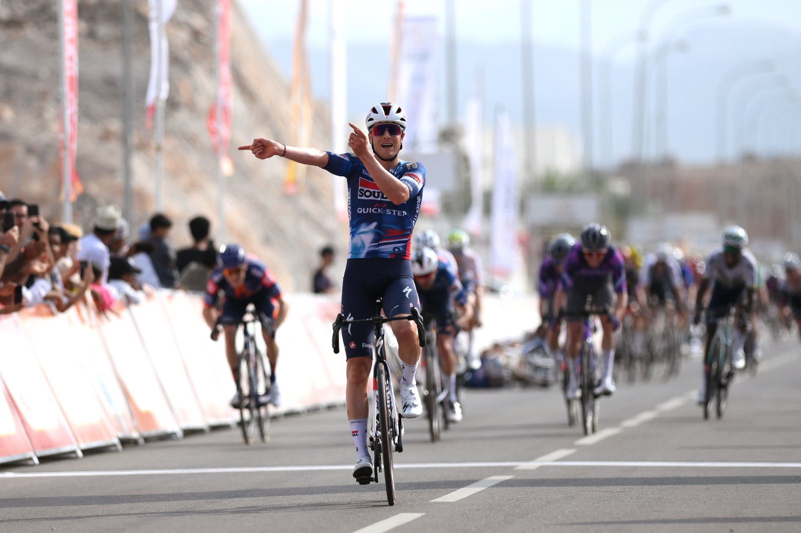 Louis Vervaeke vinga a fuga na etapa 2 e é o novo líder do Tour of Oman!