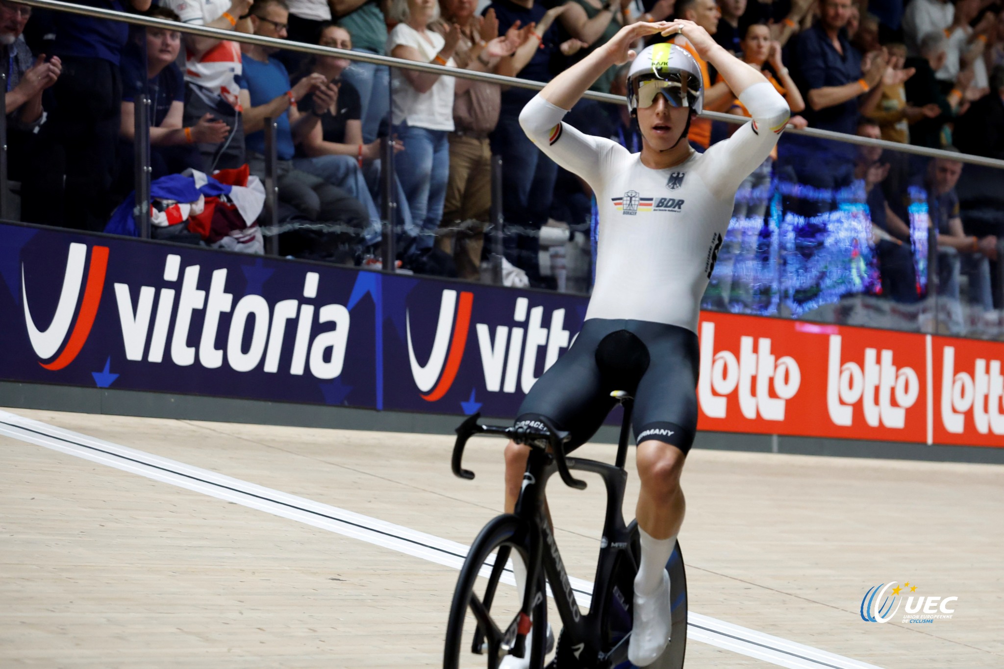 Tim Torn Teutenberg brilha em dia de recordes do mundo nos Campeonatos da Europa de Pista!