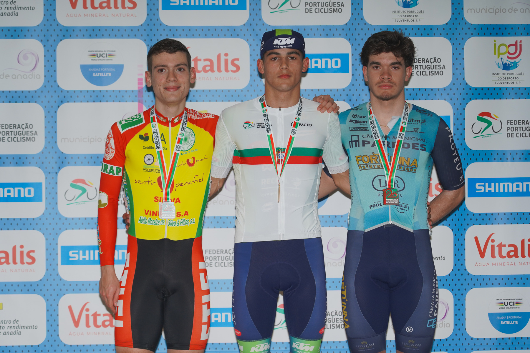 O pódio da corrida por pontos dos juniores masculinos com João Almeida, Dinis Martins e José Paiva