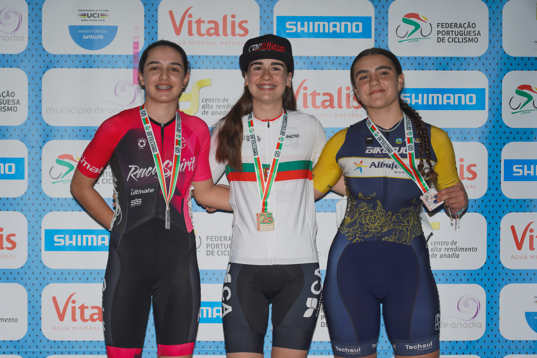 O pódio do scratch das juniores femininas com Lara Lourenço, Inês Fonseca e Lúcia Martins