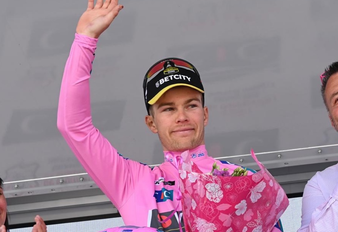 Axel Zingle segue o camisola rosa do 4 Jours de Dunkerque (Foto: 4 Jours de Dunkerque)