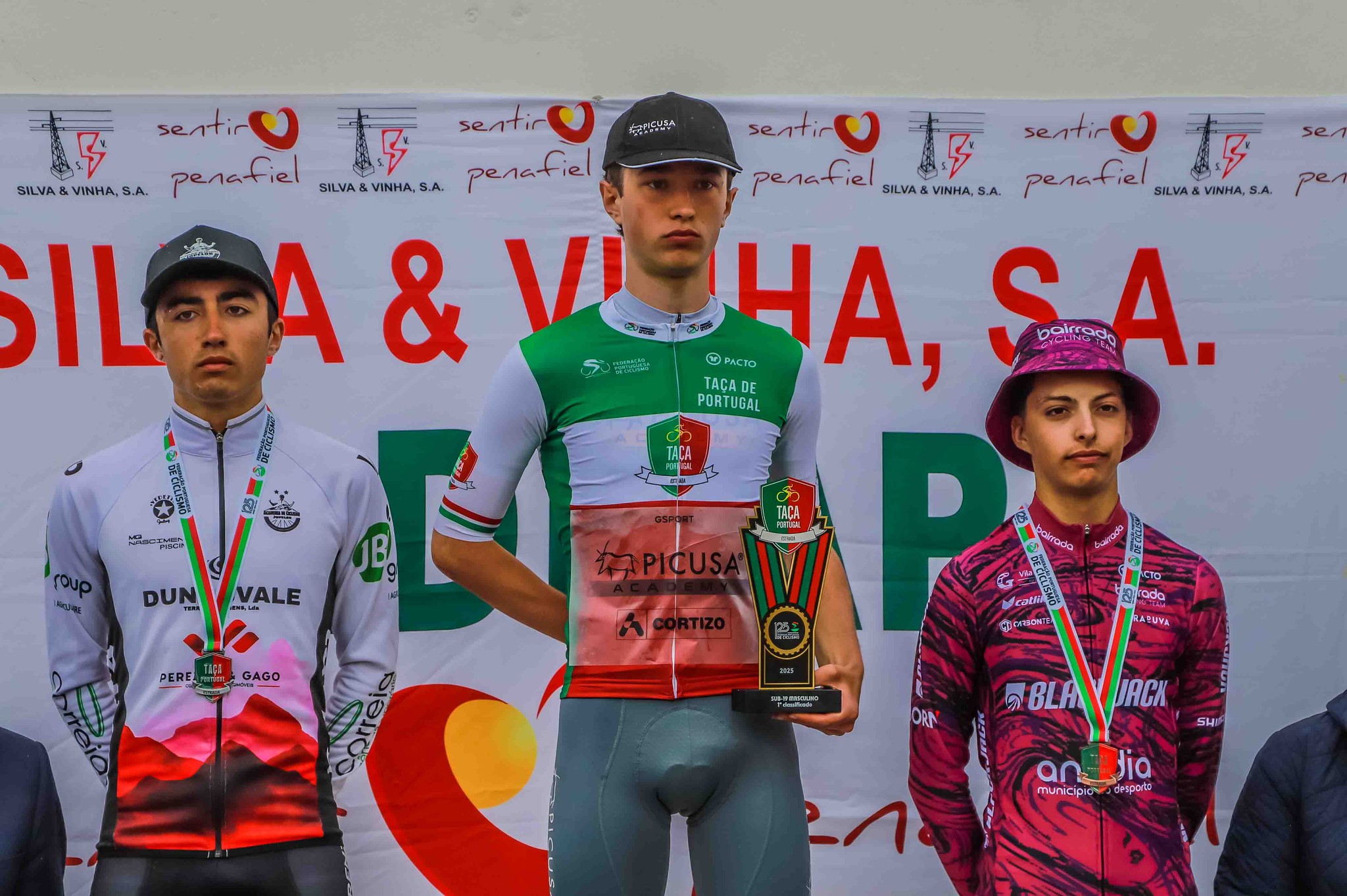 O pódio da geral final da Taça de Portugal de Juniores com Tomás Mateus, José Salgueiro e Guilherme Santos