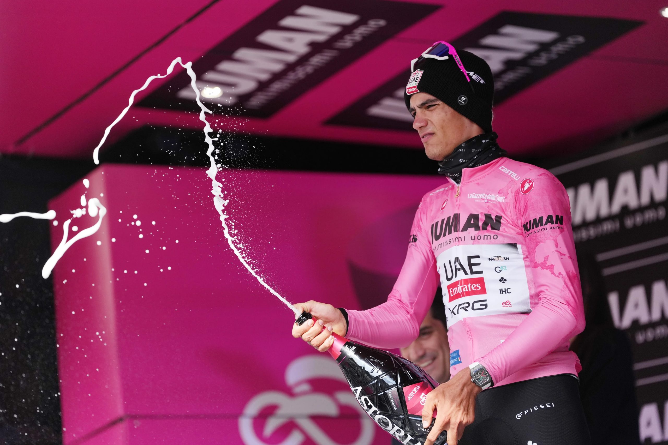 Isaac Del Toro segue o Maglia Rosa do Giro d'Italia