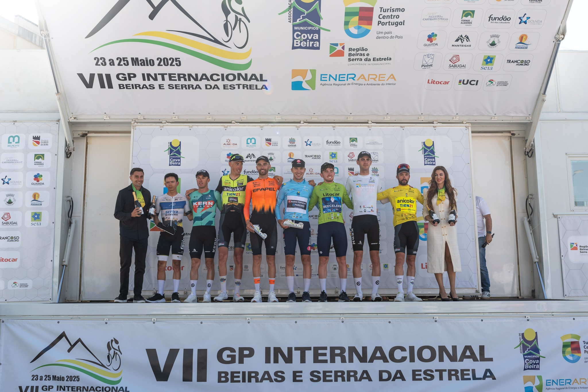 O pódio final do GP Beiras e Serra da Estrela com Jesus David Peña, Unai Aznar, Artem Nych, Joaquim Silva, Daniel Dias, Francisco Pereira, Ibai Azanza e Alexis Guérin