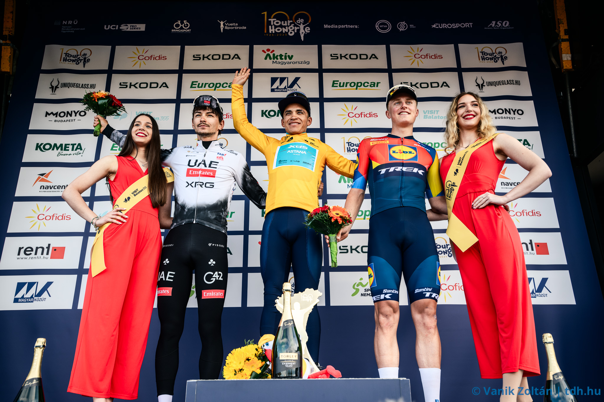 O pódio do Tour de Hongrie com Alessandro Covi, Martin López e Albert Philipsen (Foto: Vanik Zoltán / Tour de Hongrie)