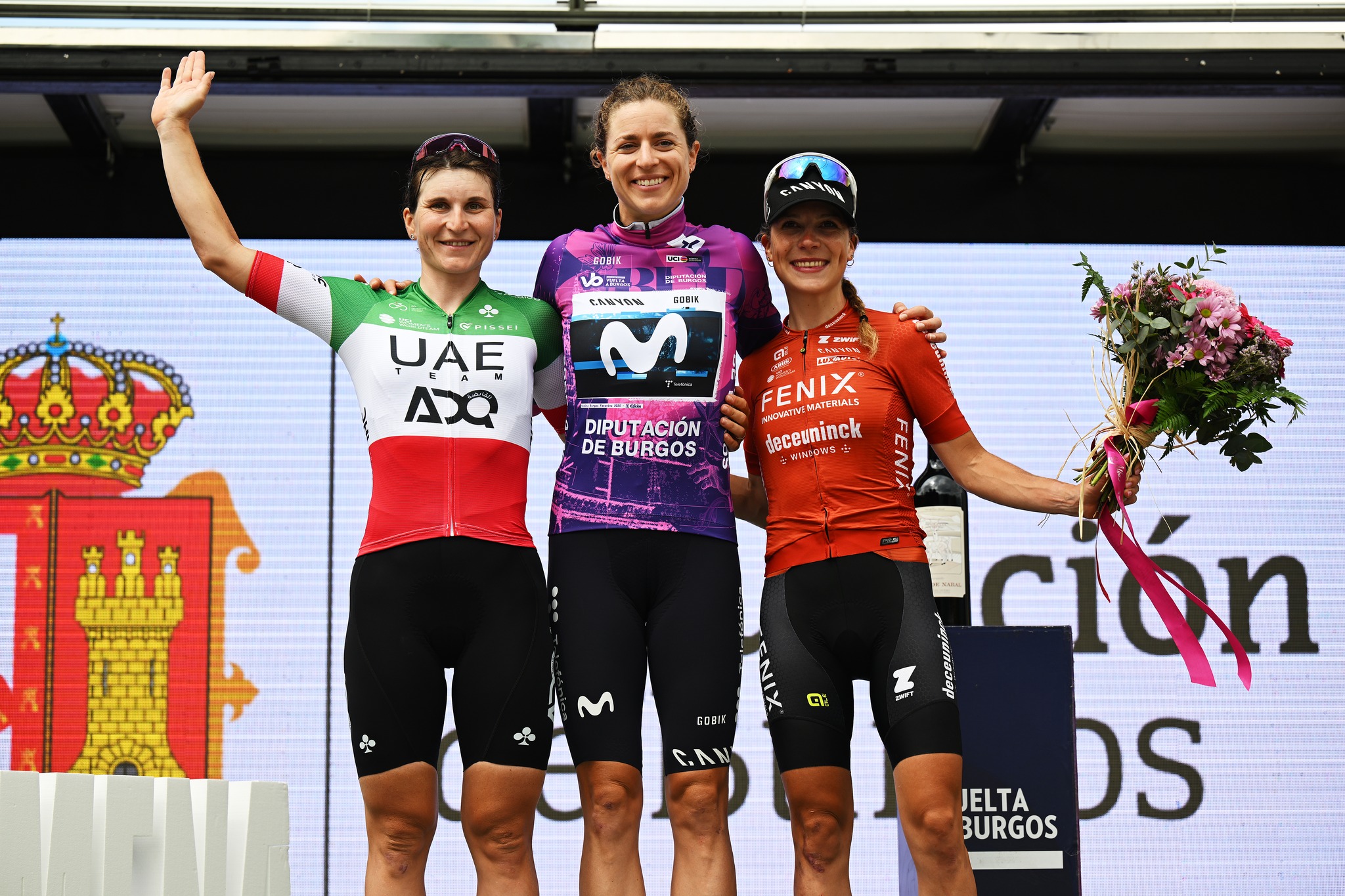 O pódio da Vuelta a Burgos Feminas com Elisa Longo Borghini, Marlen Reusser e Yara Kastelijn