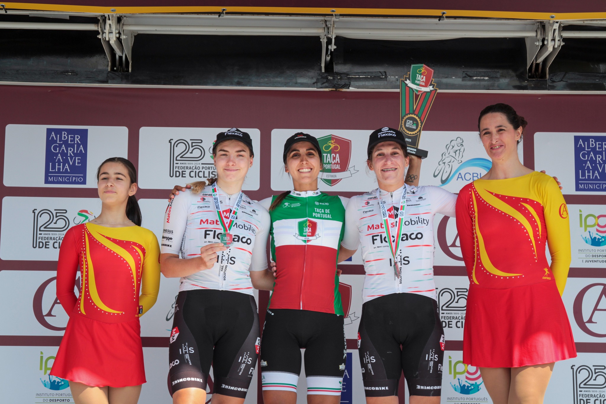 O pódio final da geral da Taça de Portugal das elites com Alina Abramenka, Raquel Queirós e Ana Caramelo