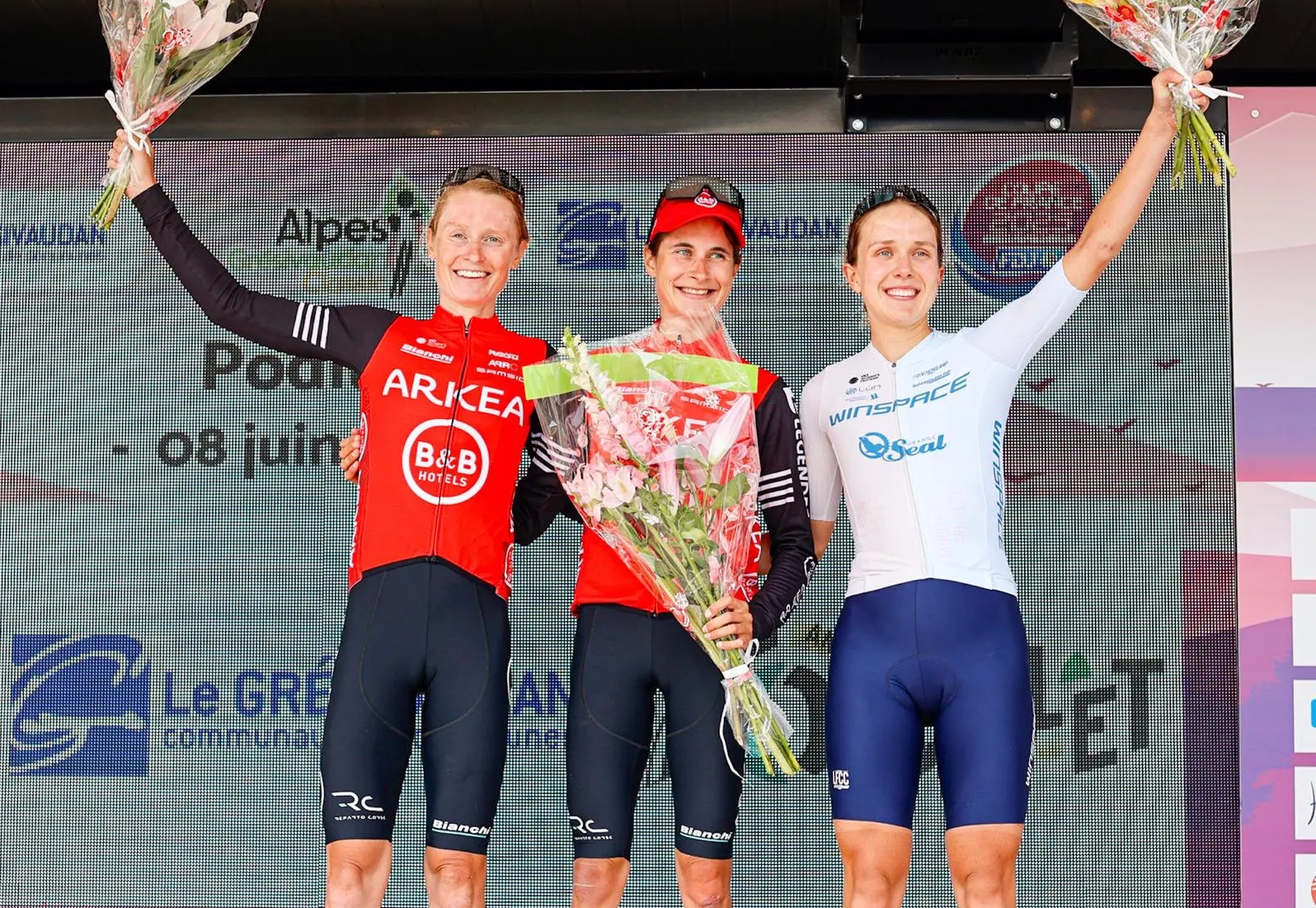 O pódio da Alpes Grésivaudan Classic com Lotte Claes, Valentina Cavallar e Nadia Gontova