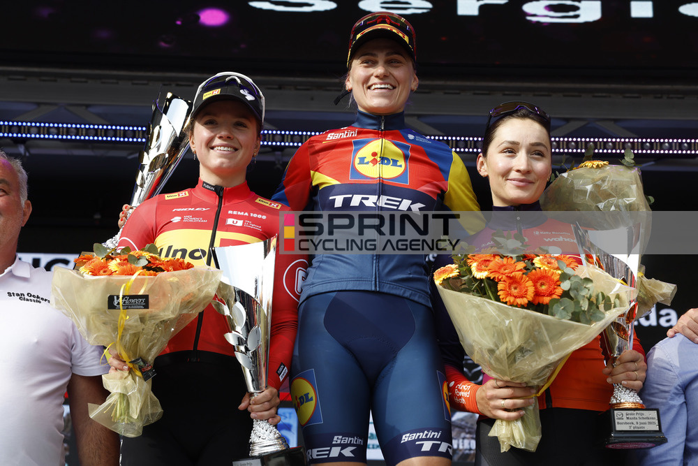 O pódio do GP Mazda Schelkens com Susanne Andersen, Clara Copponi e Kathrin Schweinberger