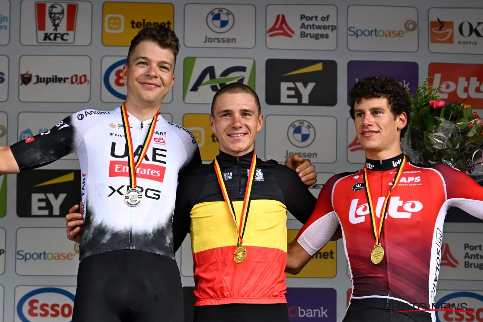 O pódio dos elites masculinos da Bélgica com Florian Vermeersch, Remco Evenepoel e Alec Segaert (Foto: PhotoNews)