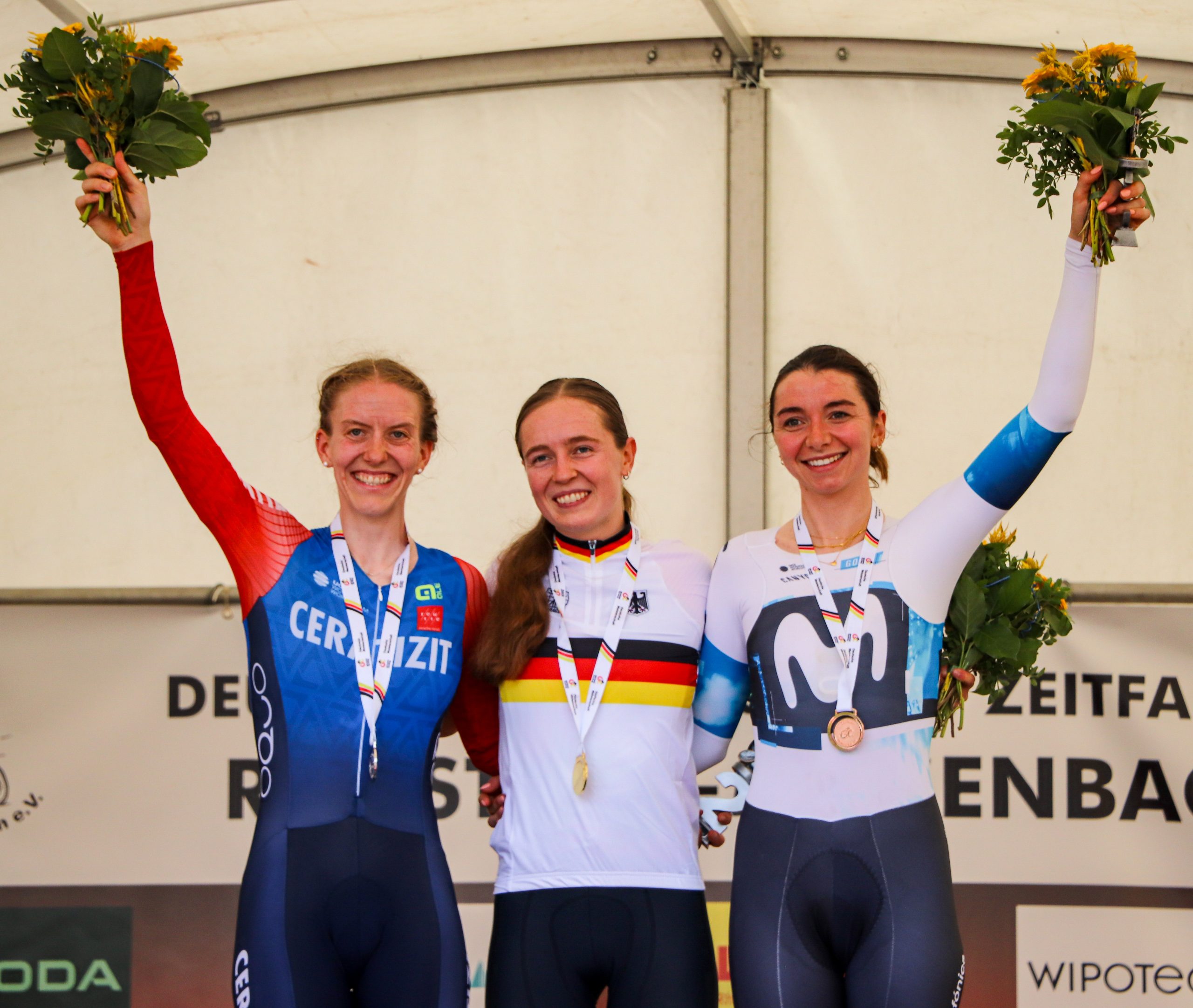 O pódio das elites femininas da Alemanha com Franziska Brausse, Antonia Niedermaier e Liane Lippert (Foto: Arne Mill)