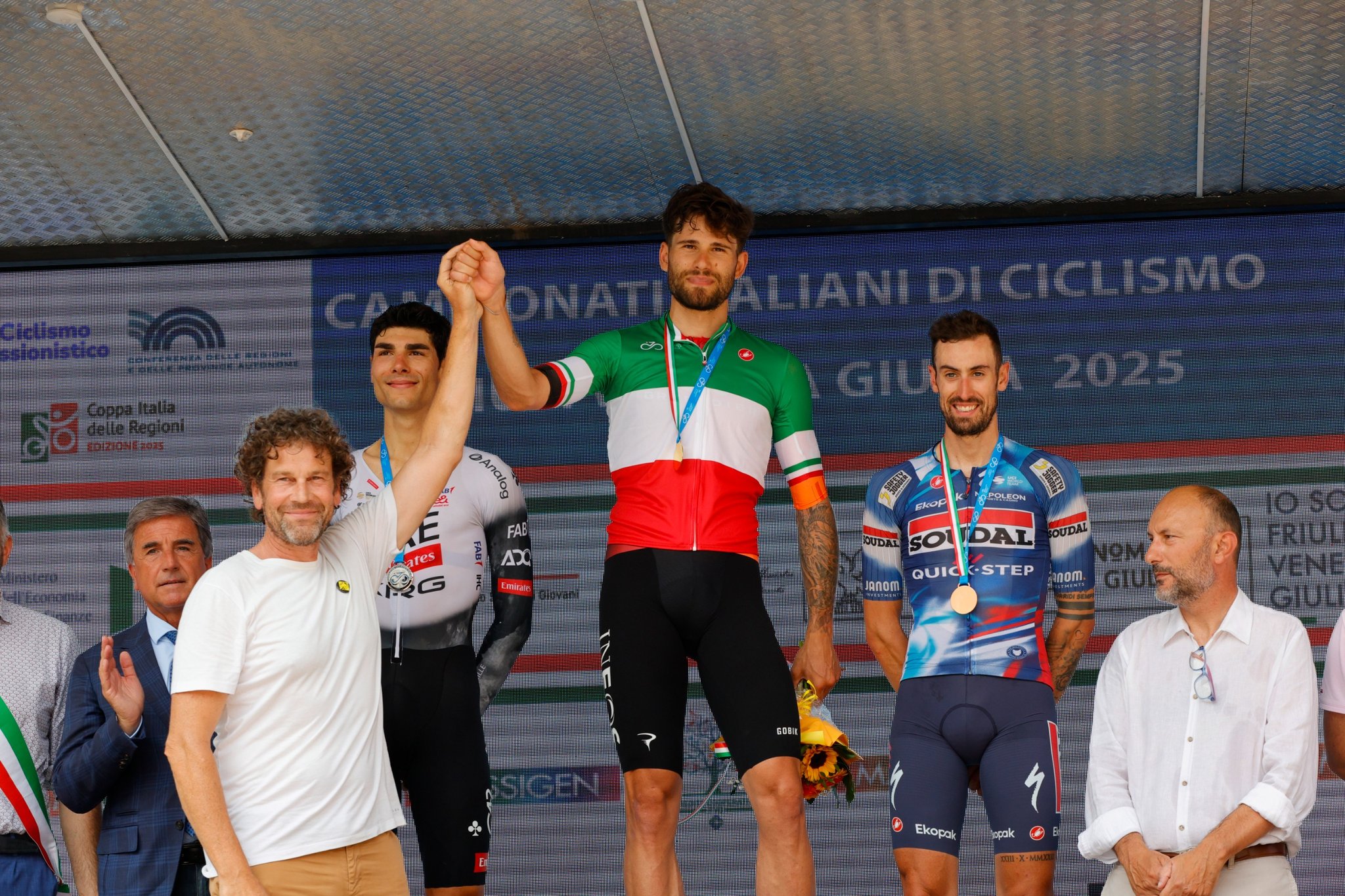 O pódio dos elites masculinos da Itália com Filippo Baroncini, Filippo Ganna e Mattia Cattaneo (Foto: SprintCyclingAgency)