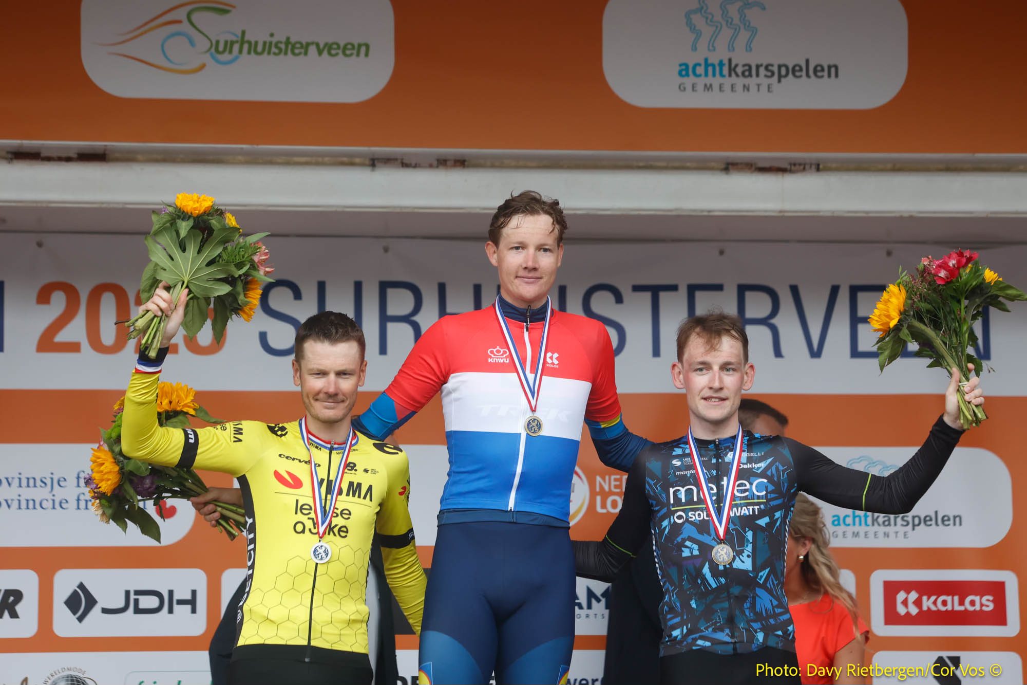 O pódio dos elites masculinos dos Países Baixos com Dylan Van Baarle, Daan Hoole e Axel van der Tuuk (Foto: Cor Vos)