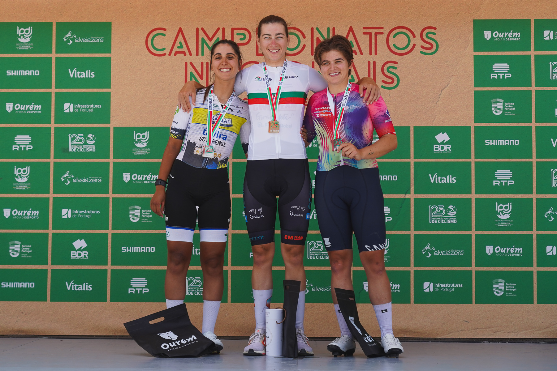 O pódio das elites femininas com Raquel Queirós, Daniela Campos e Maria Martins