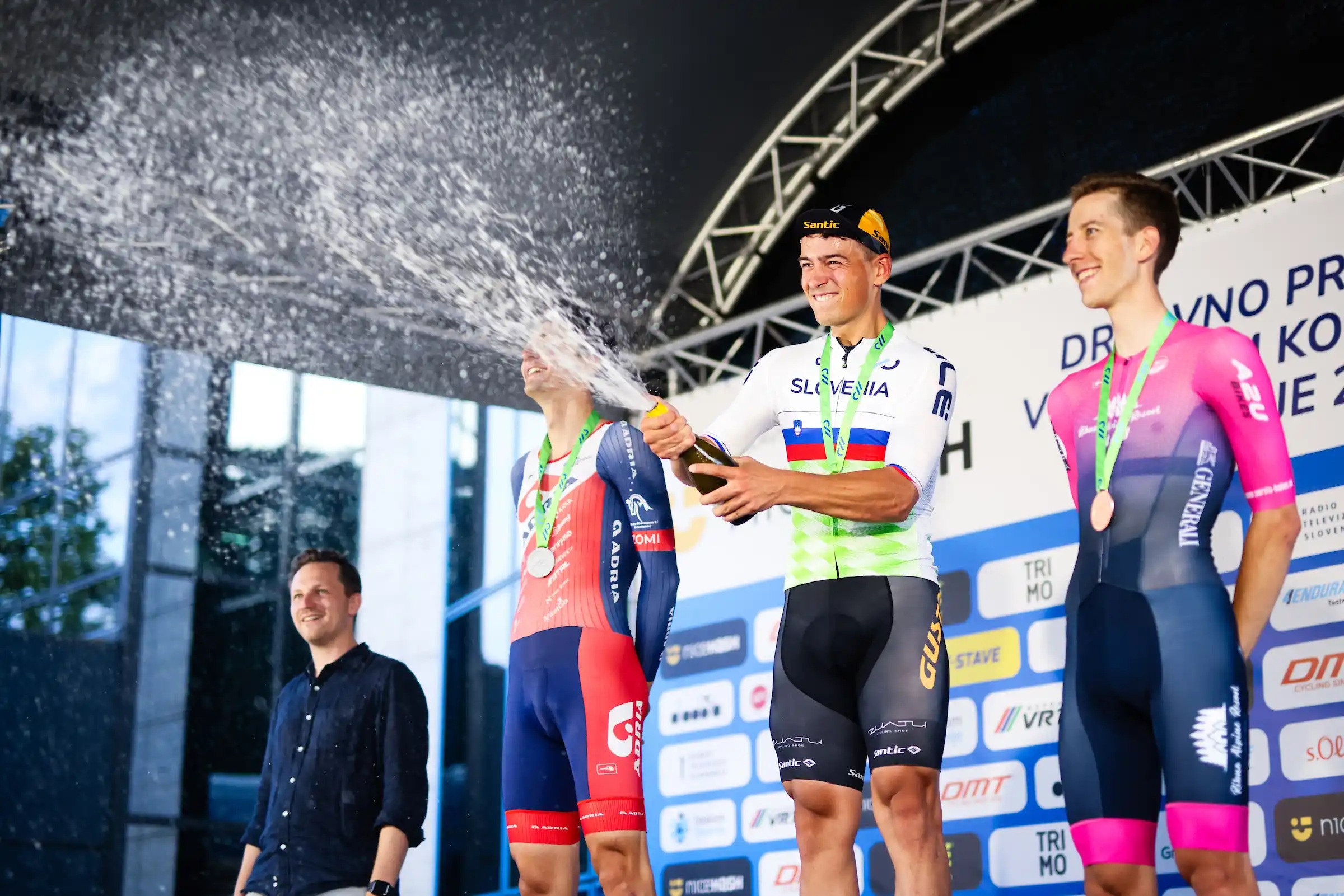 O pódio dos elites masculinos da Eslovénia com Matic Zumer, Mihael Stajnar e Timotej Bavec (Foto: Slovenia Cycling)