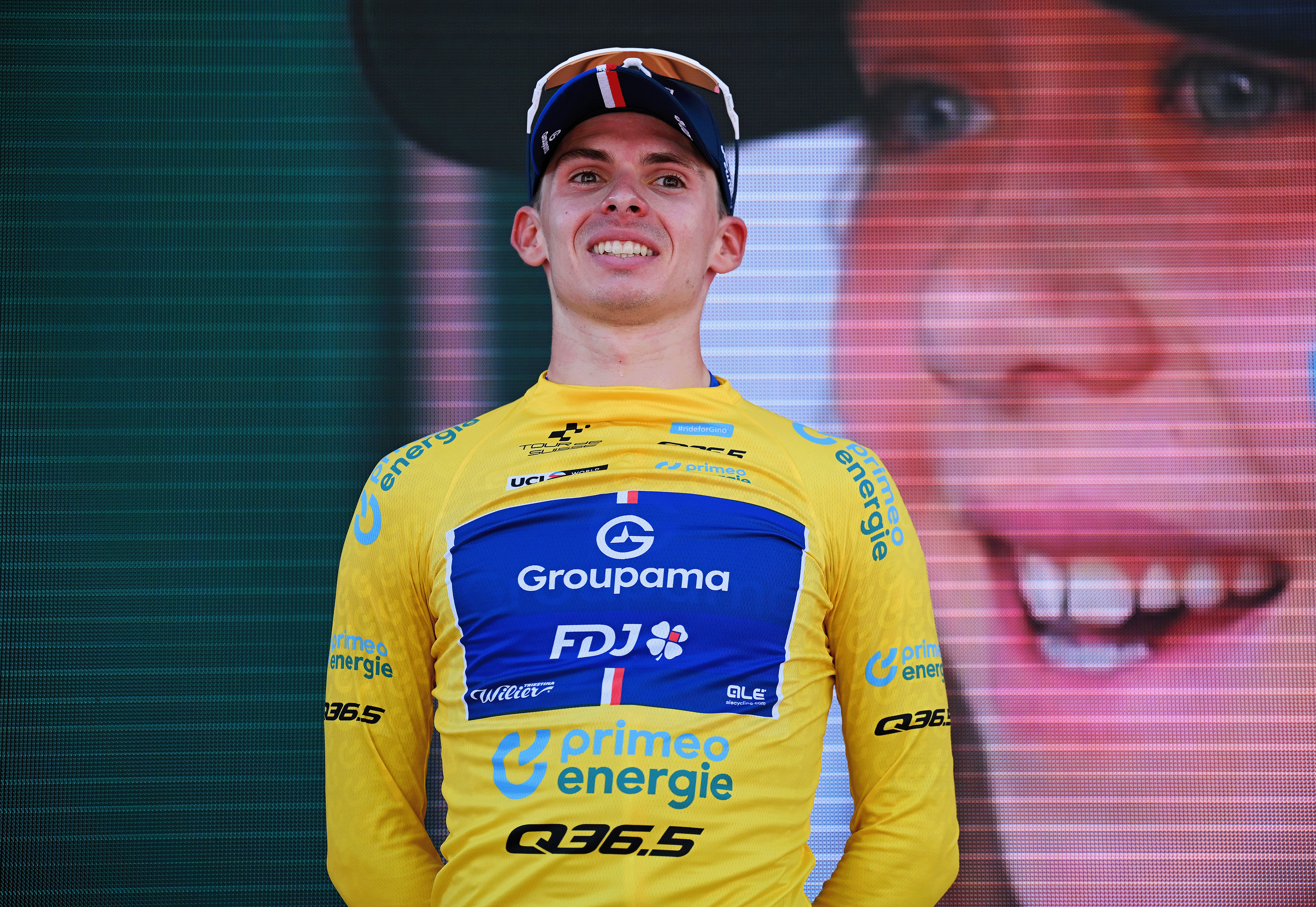 Romain Grégoire segue o camisola amarela do Tour de Suisse (Foto: Getty Images)