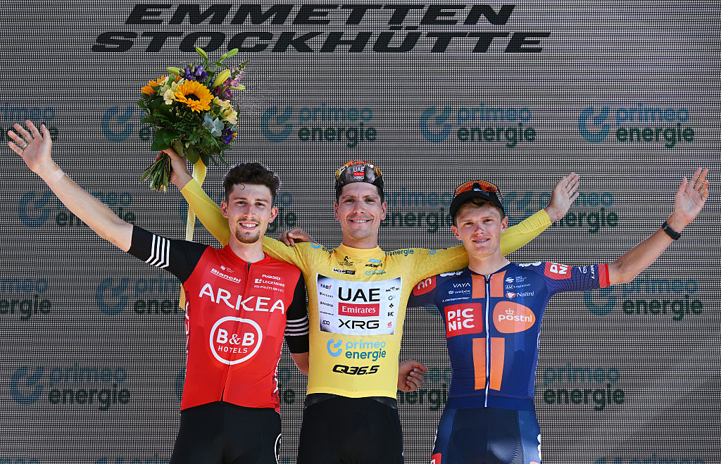 O pódio do Tour de Suisse com Kévin Vauquelin, João Almeida e Oscar Onley