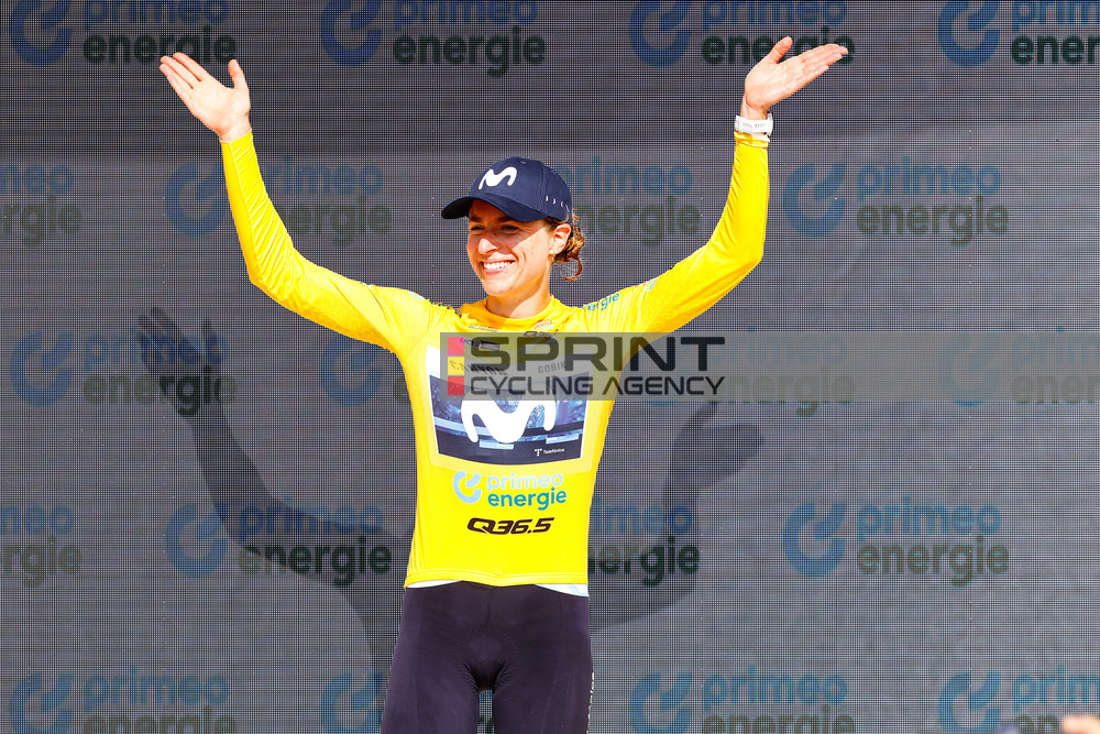 Marlen Reusser segue a camisola amarela do Tour de Suisse Women (Foto: Rafa Gomez/SprintCyclingAgency©2025)