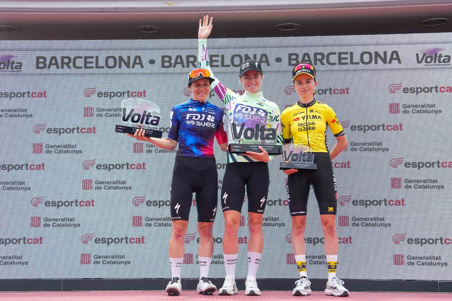 O pódio da Volta Catalunya com Elise Chabbey, Demi Vollering e Marion Bunel