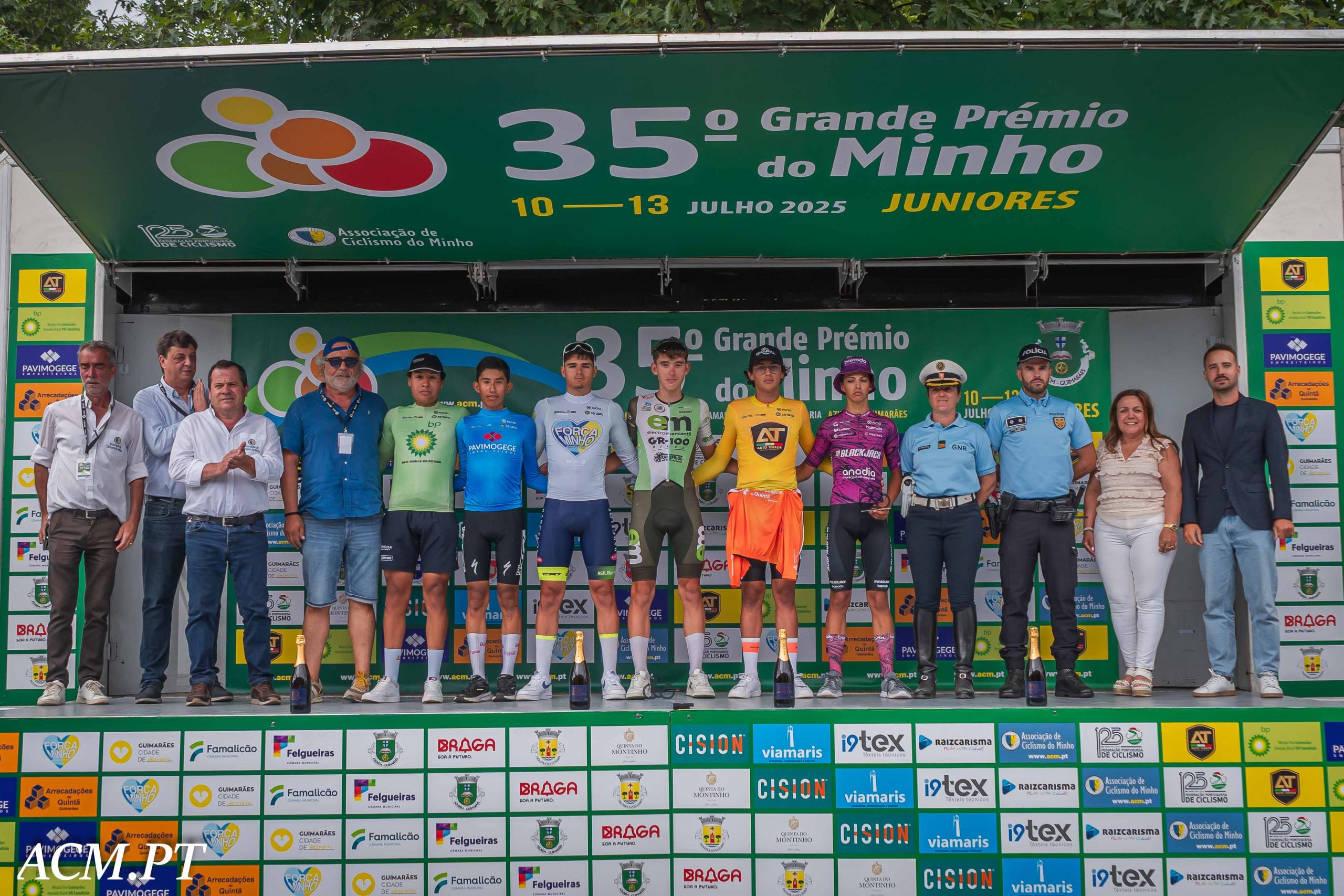 O pódio final do Grande Prémio do Minho com Nicolas Almada, Kevin Estupinan, João Silva, Pepe Vega, Rodrigo Jesus e Guilherme Santos