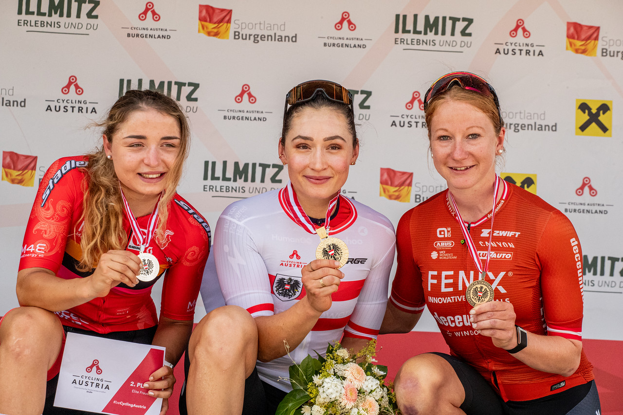O pódio das elites femininas da Áustria com Elisa Winter, Kathrin Schweinberger e Carina Schrempf (Foto: Cycling Austria)