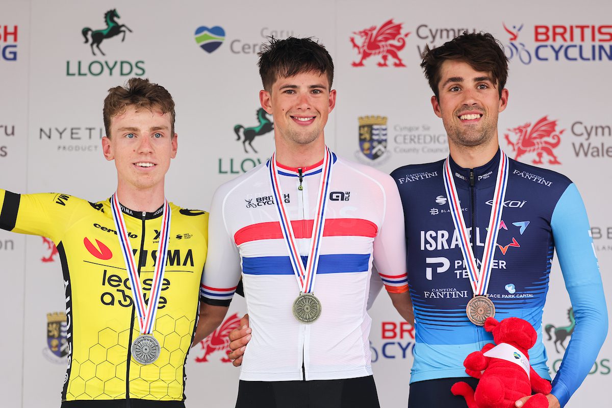 O pódio dos elites masculinos da Grã-Bretanha com Matthew Brennan, Sam Watson e Ethan Vernon (Foto: British Cycling)