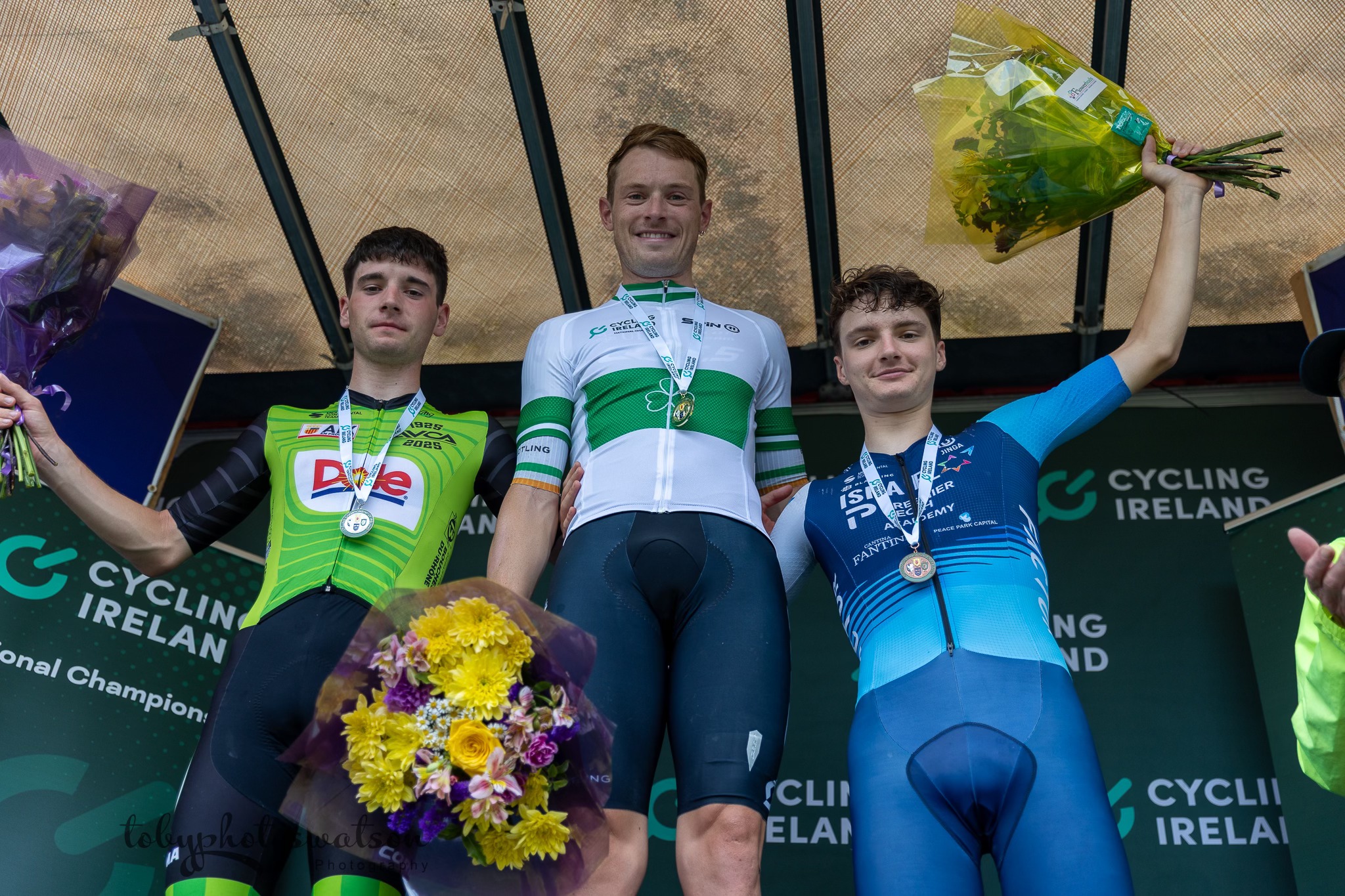 O pódio dos elites masculinos da Irlanda com Jamie Meehan, Rory Townsend e Patrick Casey (Foto: TobyPhotosWatson)