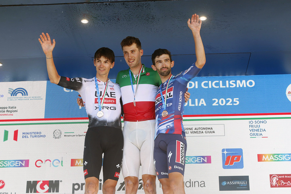 O pódio dos elites masculinos da Itália com Alessandro Covi, Filippo Conca e Thomas Pesenti (Foto: Bolgan)