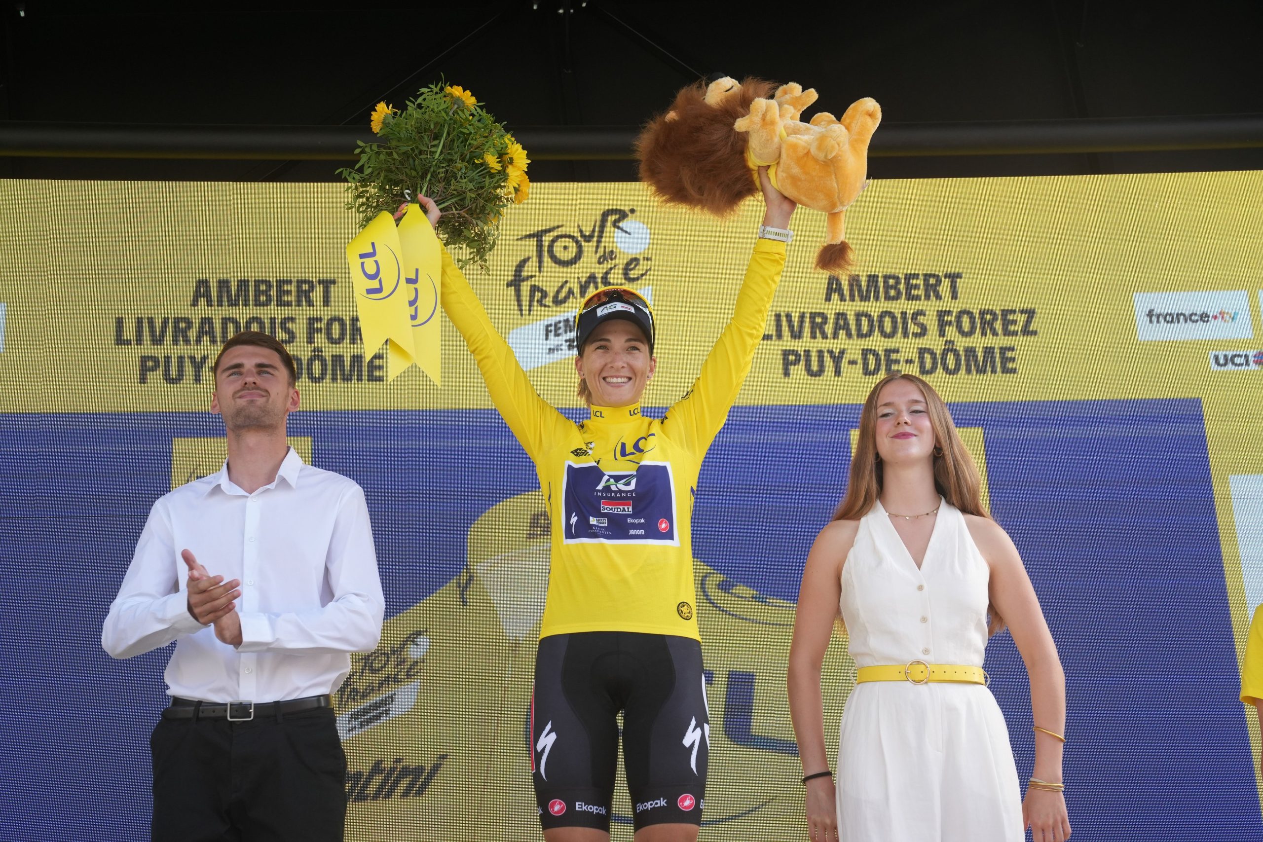 Kim Le Court segue a camisola amarela do Tour de France Femmes