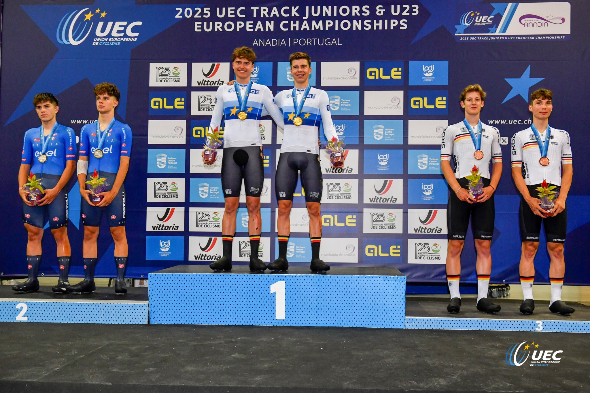 O pódio do Madison dos Juniores Masculinos com Riccardo Colombo e Julian Bortolami, Thor Michielsen e Witse Bertels e Attila Hofig e Hugo Esch