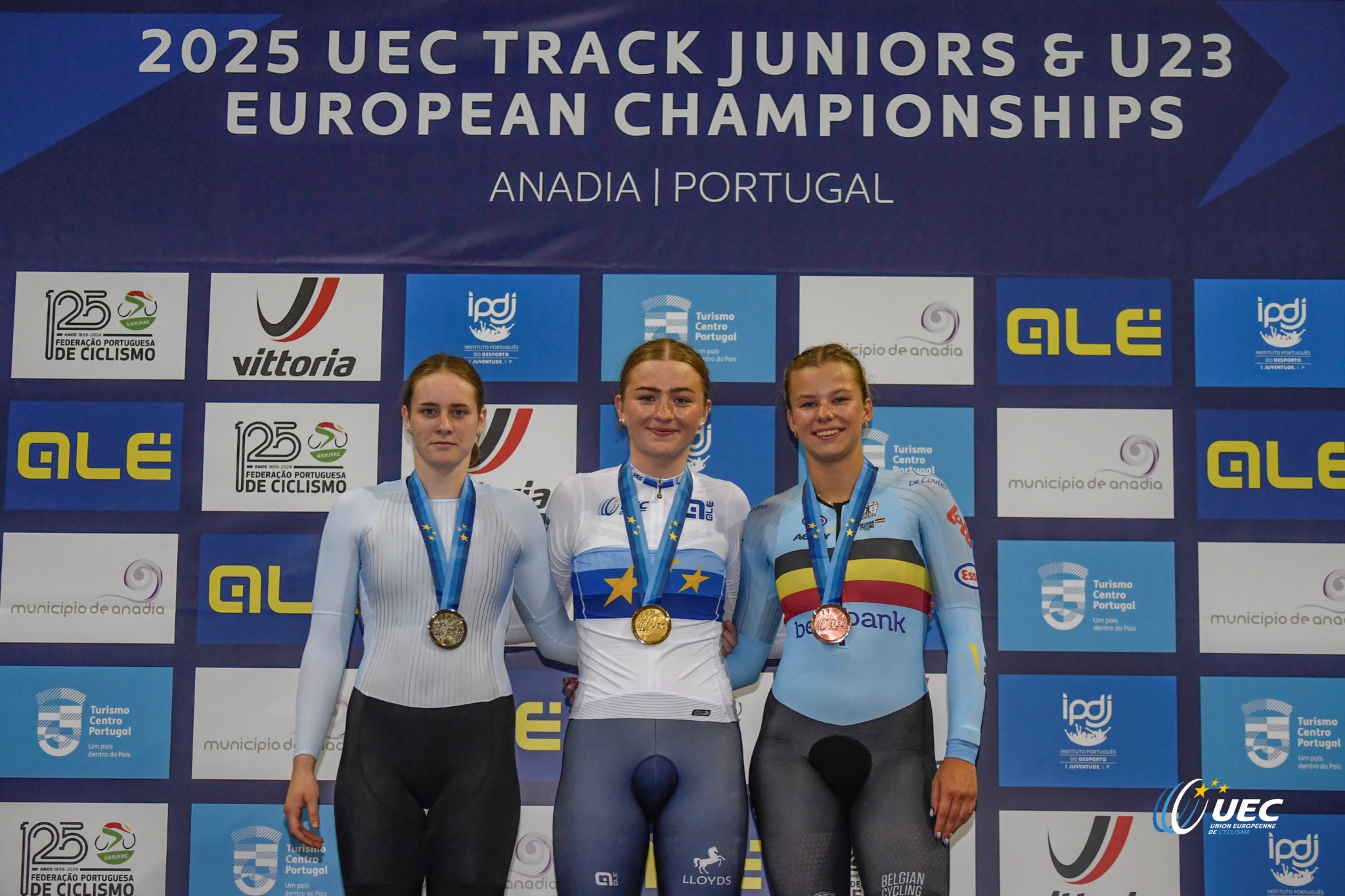O pódio do Km das Juniores femininas com Iuliia Chertikhina, Erin Boothman e Zita Gheysens