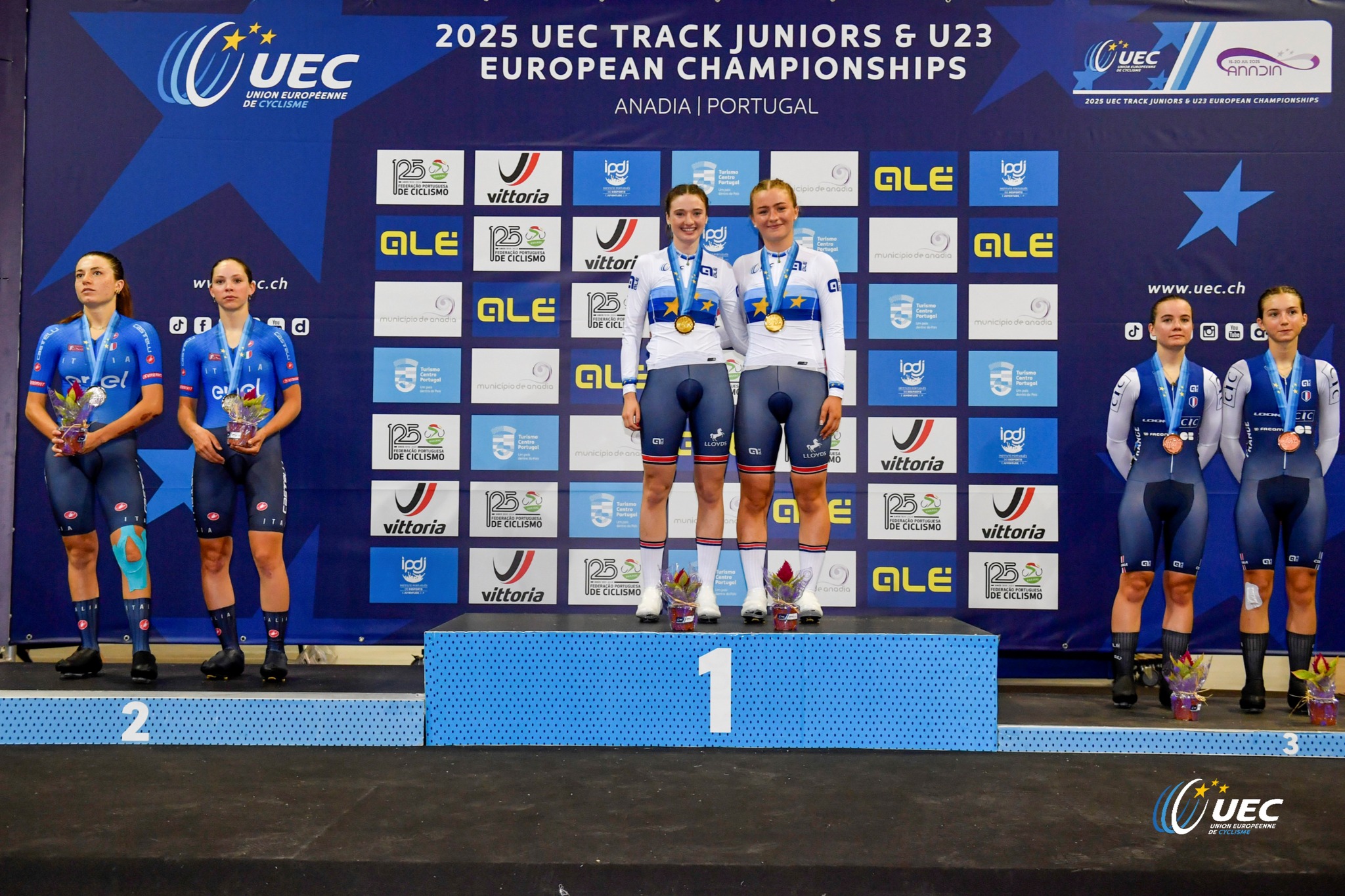 O pódio do Madison das Juniores Femininas com Linda Sanarini e Chantal Pegolo, Abigail Miller e Erin Boothman e Jessica Rouat e Lilou Jauvin