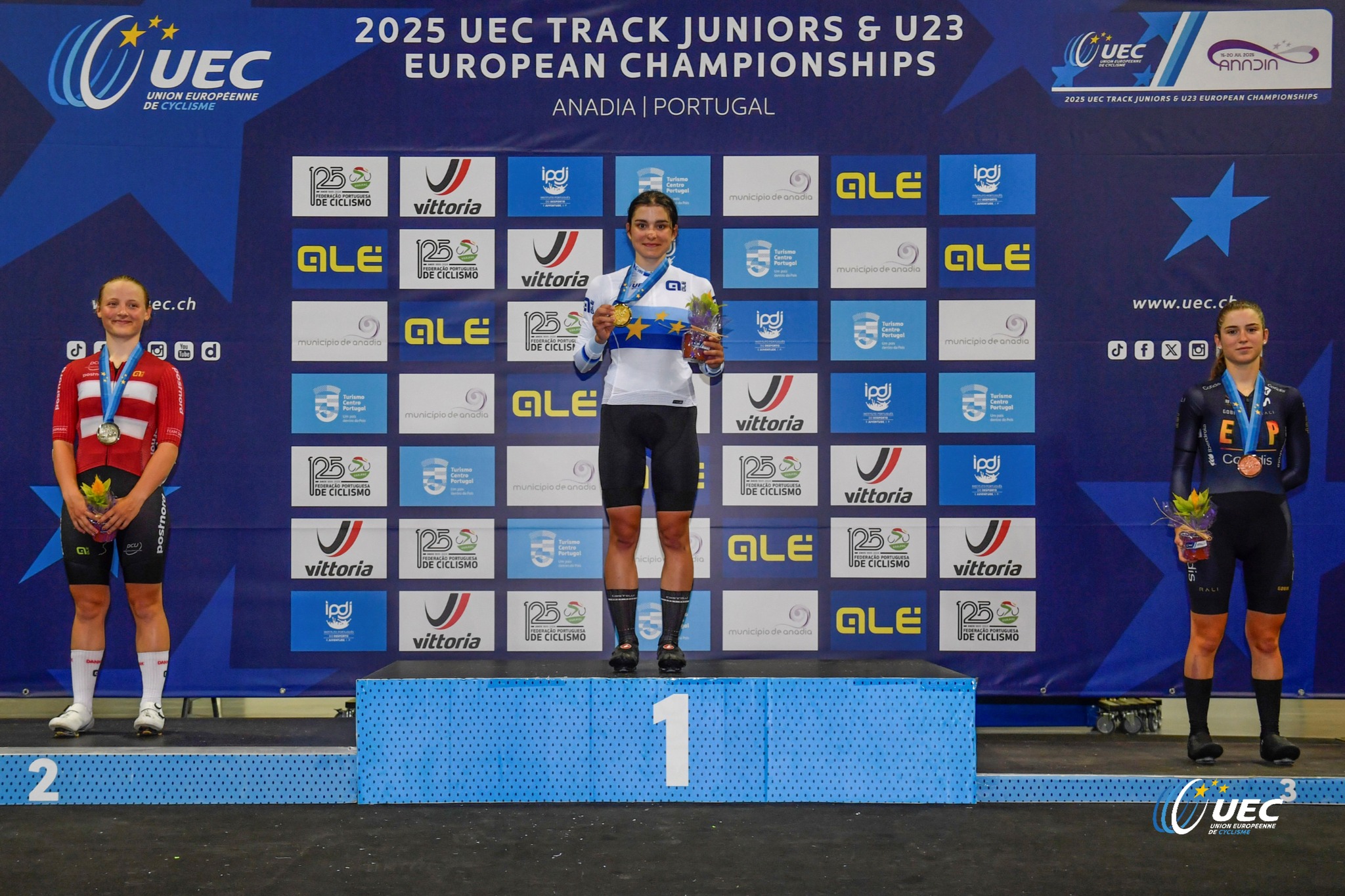 O pódio do Omnium das Juniores femininas com Ida Fialla, Polina Danshina e Leyre Almena