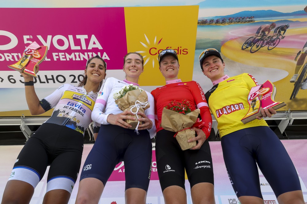 O pódio da etapa 2 da Volta a Portugal Feminina com Raquel Queirós, Jenaya Francis, Amalie Dideriksen e Heidi Franz 