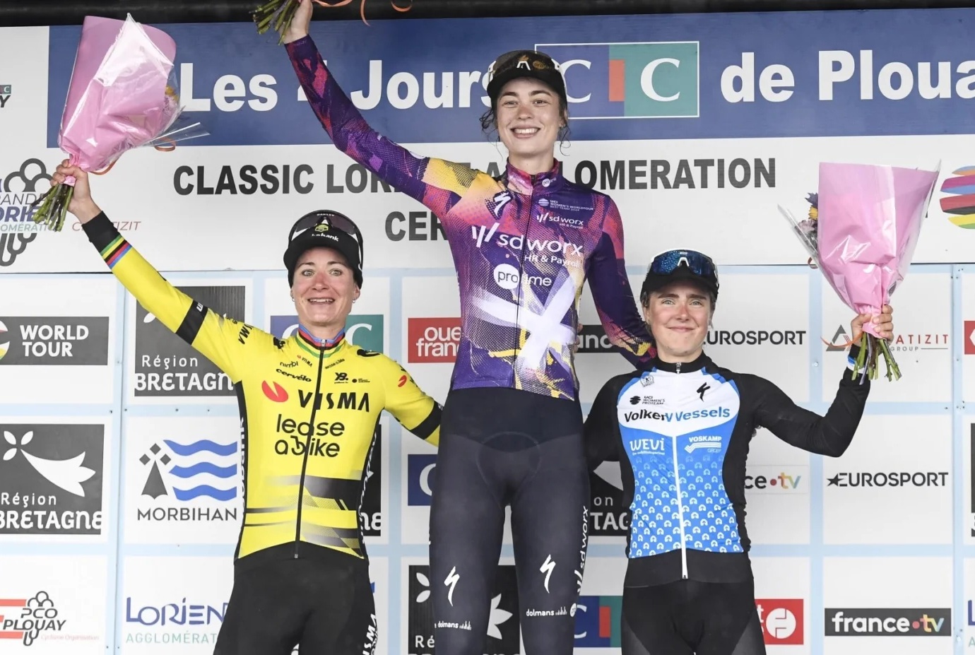 O pódio da Classic Lorient Agglomération com Marianne Vos, Mischa Bredewold e Eline Jansen