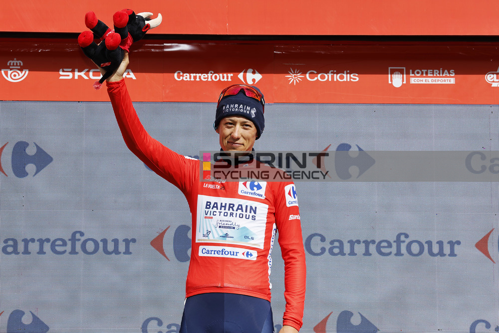 Torstein Traeen segue o camisola vermelha da La Vuelta