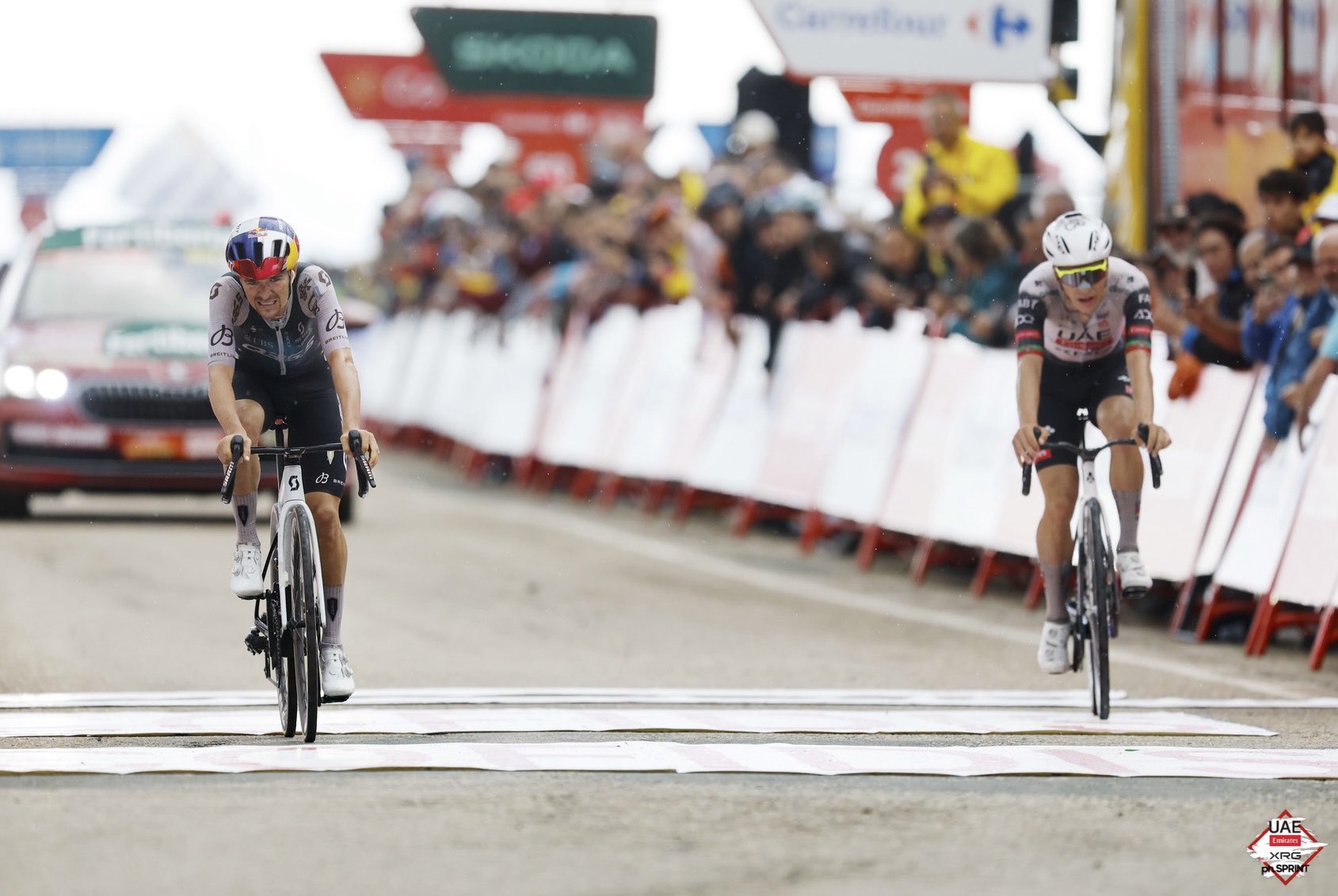 Tom Pidcock e João Almeida minimizaram as perdas para Jonas Vingegaard em Valdezcaray (Foto: SprintCyclingAgency)