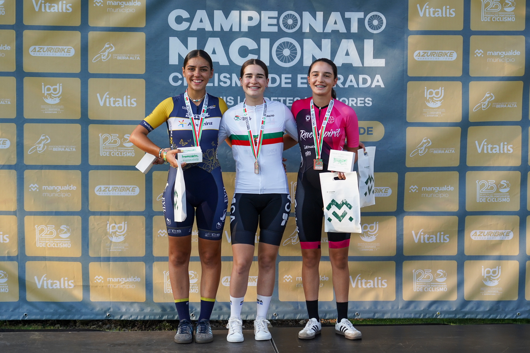 O pódio das cadetes femininas com Barbara Santos, Inês Fonseca e Lara Lourenço