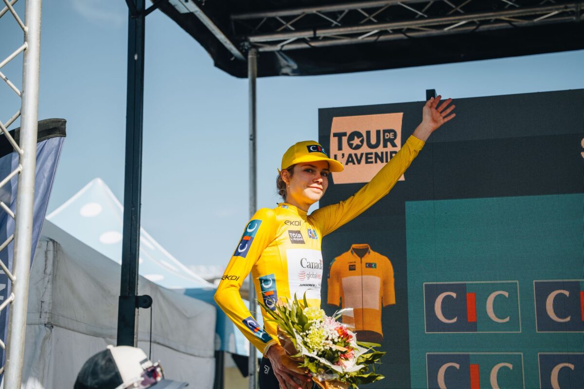 Isabella Holmgren segue a camisola amarela do Tour de l'Avenir Femmes